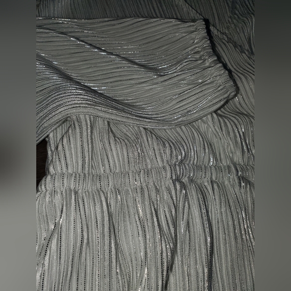 Suzy Shier White/Silver Satin Blouse - Picture 6 of 7